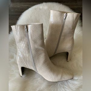 Seven Dials woman’s boots size 11